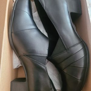 Bnib clarks womens heel shoe, size 10